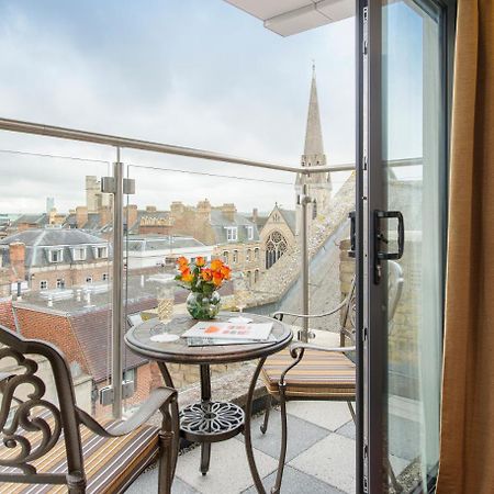 The George Street Hotel Oxford Exterior foto A balcony at the hotel