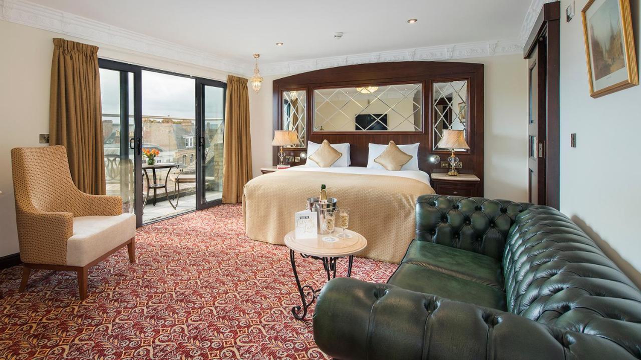 The George Street Hotel Oxford Exterior foto A suite on board