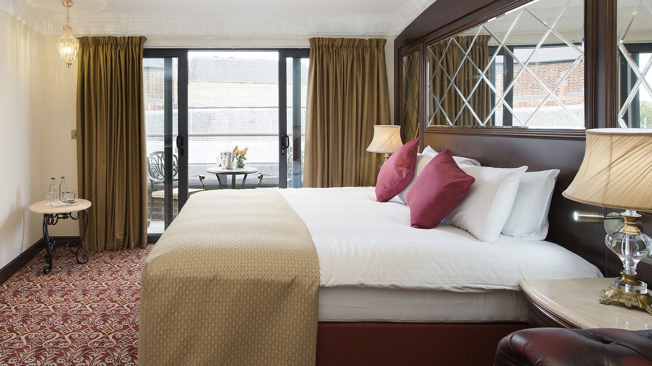 The George Street Hotel Oxford Exterior foto A bedroom at the hotel