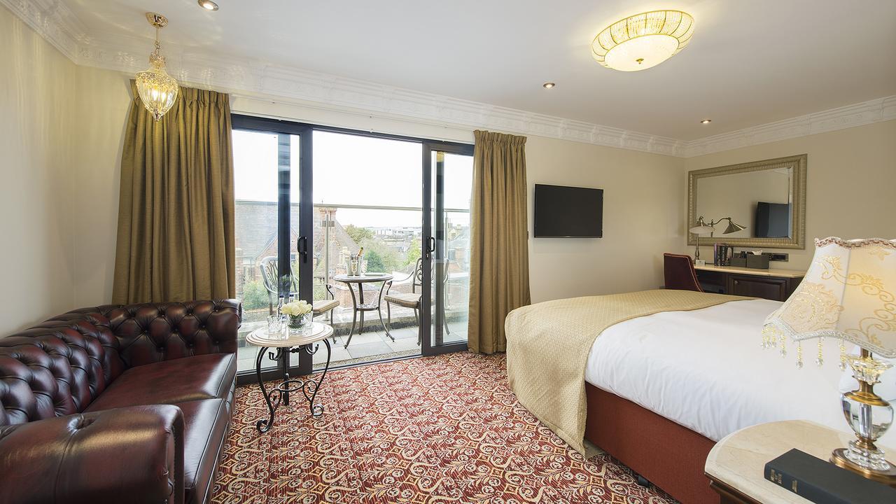 The George Street Hotel Oxford Exterior foto A room at the hotel