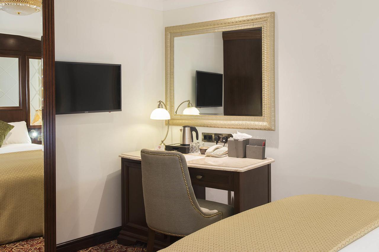 The George Street Hotel Oxford Exterior foto A vanity table in a hotel room